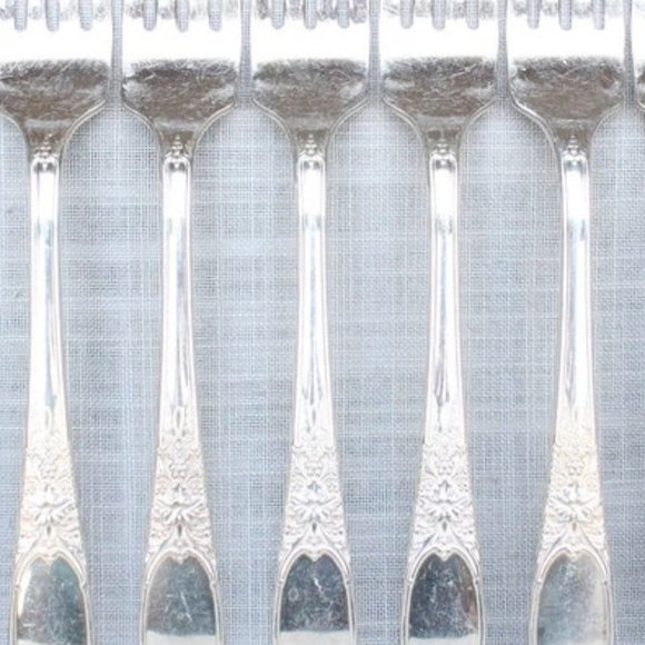 7 pc Burgundy/Champagne WM Rogers Silver Plate Dinner Forks, Set of 7 Forks - Picture 1 of 5